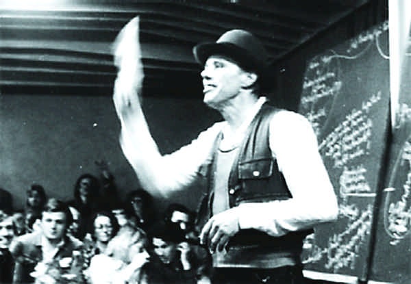 Иллюстрация к книге — 99 глупых вопросов об искусстве и еще один, которые иногда задают экскурсоводу в художественном музее [i_160.jpg]