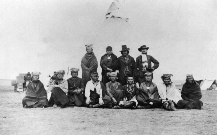 Иллюстрация к книге — Военное дело индейцев Дикого Запада. Самая полная энциклопедия [i_200.jpg]