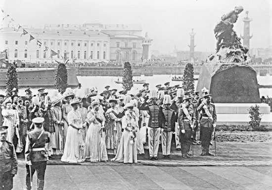 Иллюстрация к книге — Застигнутые революцией. Живые голоса очевидцев [i_003.jpg]