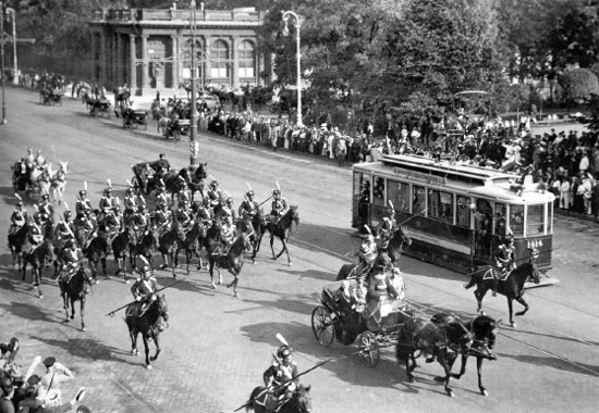 Иллюстрация к книге — Застигнутые революцией. Живые голоса очевидцев [i_016.jpg]