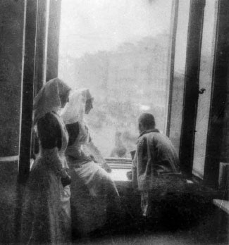 Иллюстрация к книге — Застигнутые революцией. Живые голоса очевидцев [i_030.jpg]