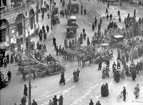 Иллюстрация к книге — Застигнутые революцией. Живые голоса очевидцев [i_039.jpg]