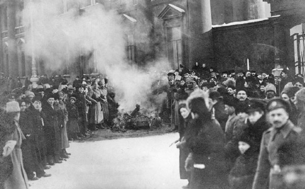 Иллюстрация к книге — Застигнутые революцией. Живые голоса очевидцев [i_045.jpg]