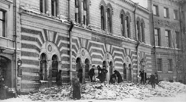 Иллюстрация к книге — Застигнутые революцией. Живые голоса очевидцев [i_054.jpg]