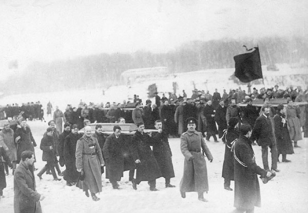 Иллюстрация к книге — Застигнутые революцией. Живые голоса очевидцев [i_056.jpg]