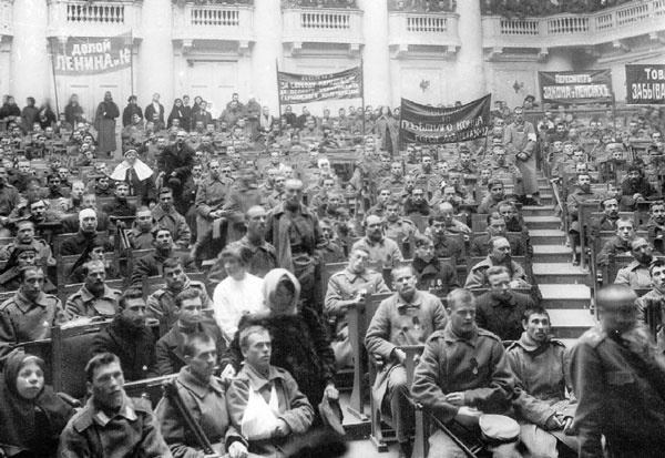 Иллюстрация к книге — Застигнутые революцией. Живые голоса очевидцев [i_058.jpg]