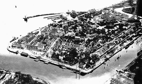 Иллюстрация к книге — Кёнигсберг-13, или Последняя тайна янтарной комнаты [i_005.jpg]