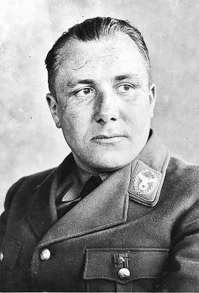 Иллюстрация к книге — Кёнигсберг-13, или Последняя тайна янтарной комнаты [i_060.jpg]