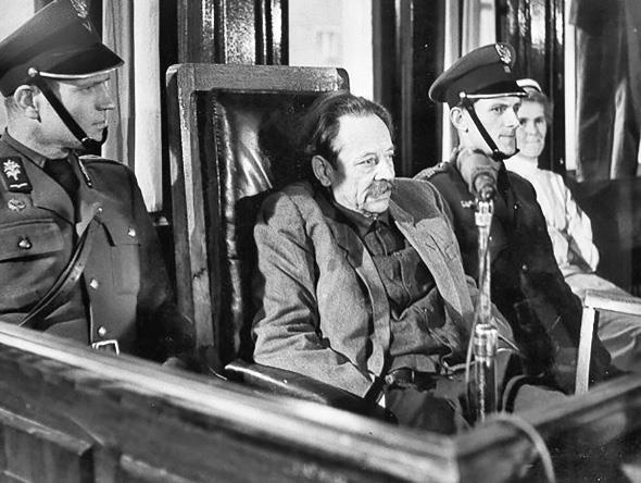 Иллюстрация к книге — Кёнигсберг-13, или Последняя тайна янтарной комнаты [i_083.jpg]