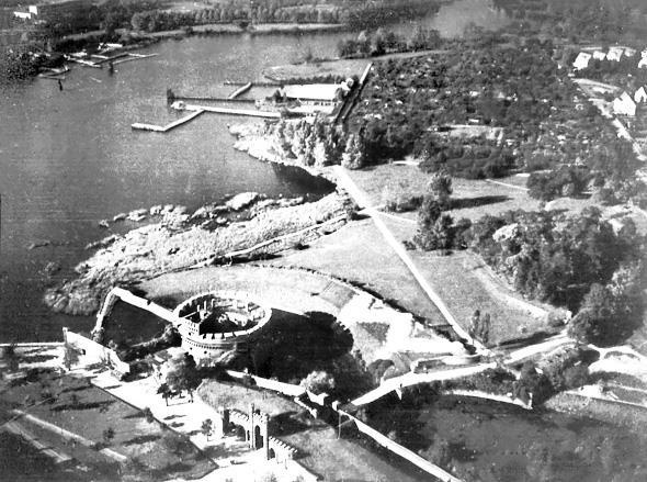 Иллюстрация к книге — Кёнигсберг-13, или Последняя тайна янтарной комнаты [i_098.jpg]