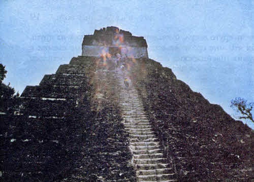 Иллюстрация к книге — День, когда явились боги [i_009.jpg]