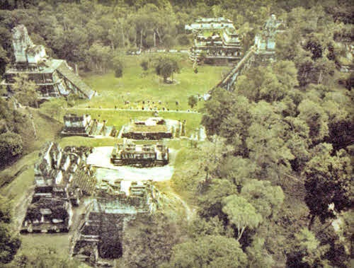 Иллюстрация к книге — День, когда явились боги [i_011.jpg]