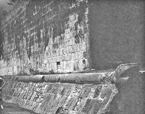 Иллюстрация к книге — День, когда явились боги [i_081.jpg]