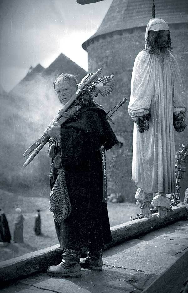 Иллюстрация к книге — Оттенки русского. Очерки отечественного кино [i_003.jpg]