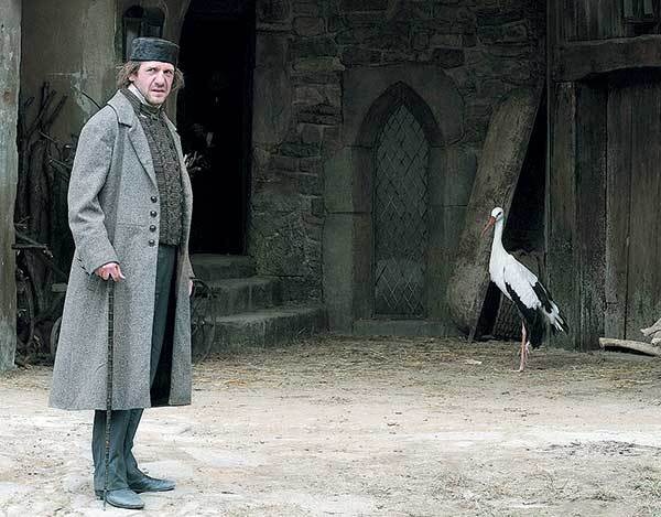 Иллюстрация к книге — Оттенки русского. Очерки отечественного кино [i_007.jpg]