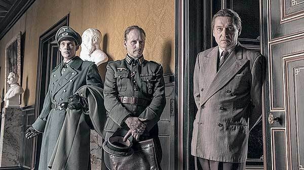 Иллюстрация к книге — Оттенки русского. Очерки отечественного кино [i_011.jpg]