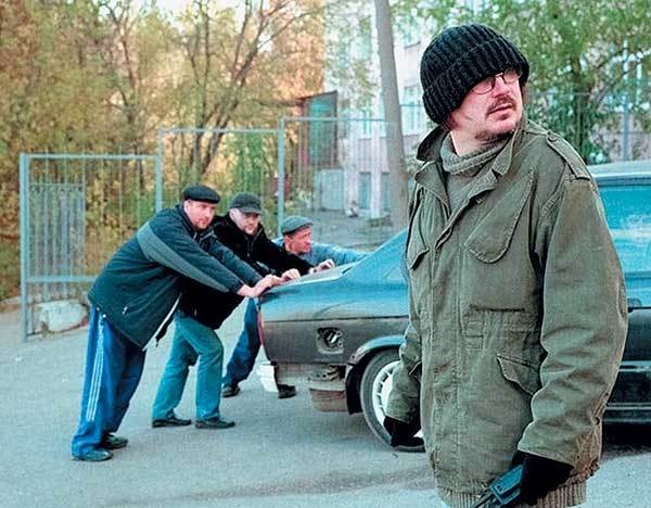 Иллюстрация к книге — Оттенки русского. Очерки отечественного кино [i_024.jpg]