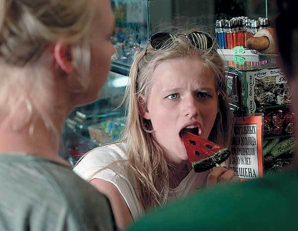 Иллюстрация к книге — Оттенки русского. Очерки отечественного кино [i_049.jpg]