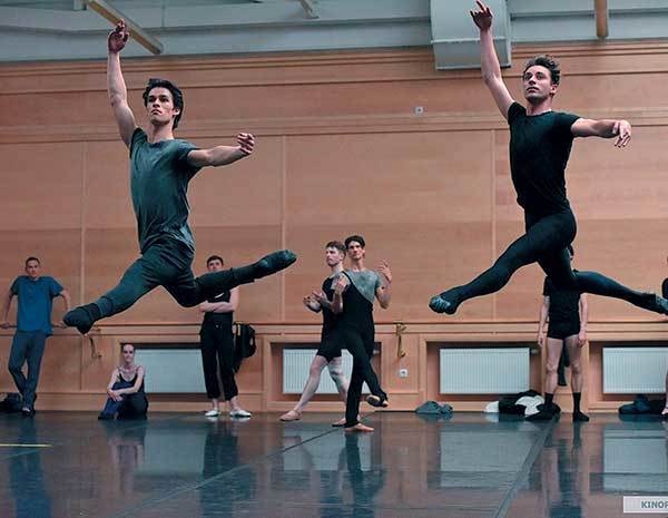 Иллюстрация к книге — Оттенки русского. Очерки отечественного кино [i_080.jpg]