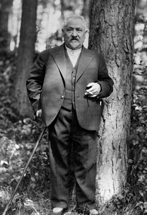 Иллюстрация к книге — Дом на Старой площади [i_006.jpg]