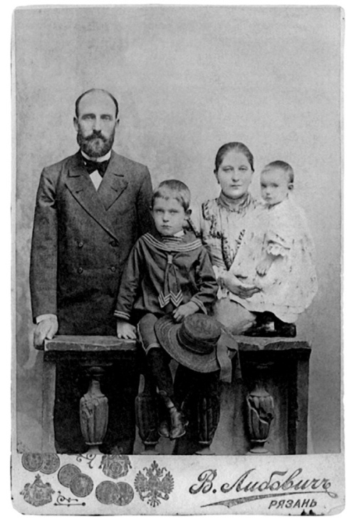 Иллюстрация к книге — Дом на Старой площади [i_016.jpg]