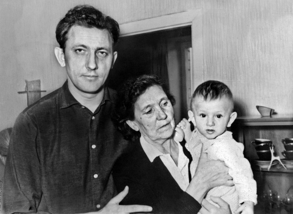 Иллюстрация к книге — Дом на Старой площади [i_032.jpg]