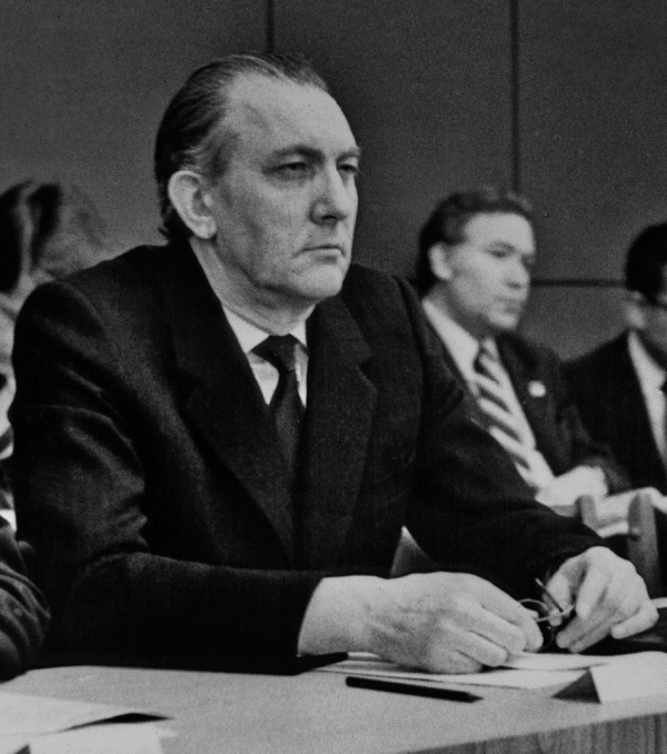 Иллюстрация к книге — Дом на Старой площади [i_038.jpg]