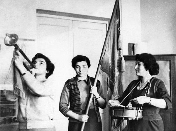 Иллюстрация к книге — Дом на Старой площади [i_039.jpg]