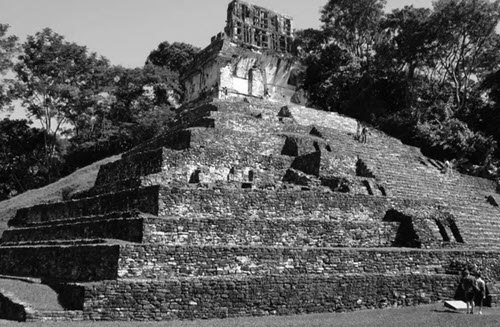 Иллюстрация к книге — Боги с небес [i_150.jpg]