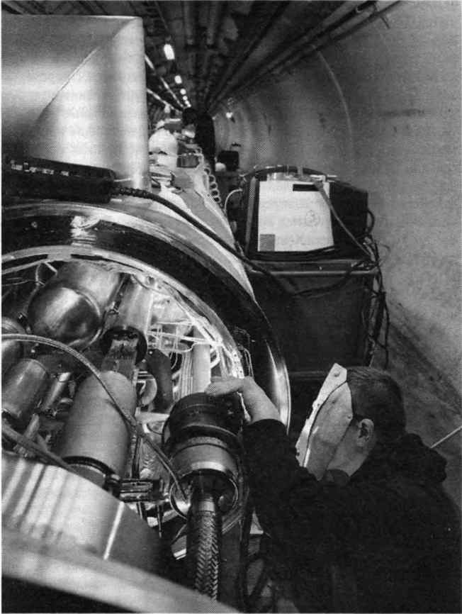 Иллюстрация к книге — Тайны квантового мира. О парадоксальности пространства и времени [i_073.jpg]