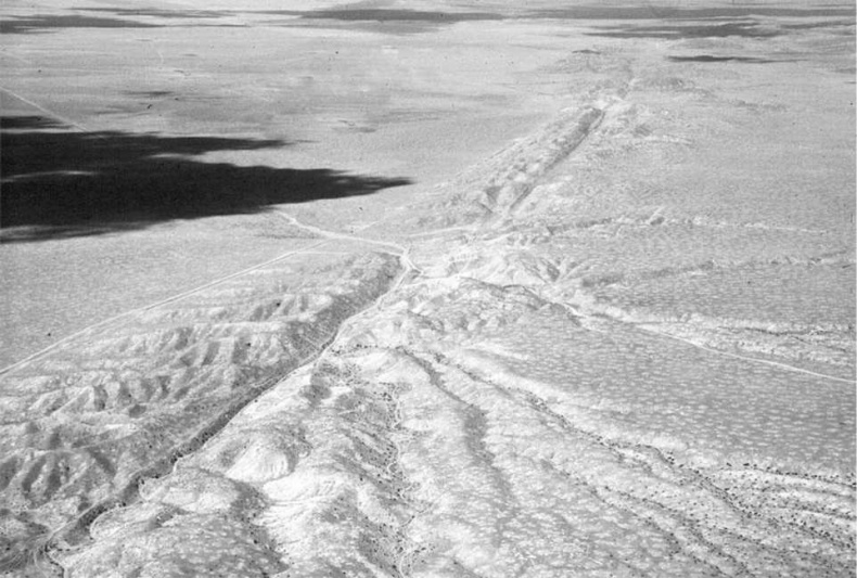 Иллюстрация к книге — Тайны природных аномалий [i_001.jpg]