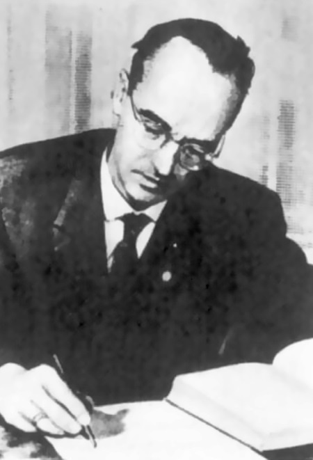 Иллюстрация к книге — Леонид Квасников. Разведчик эпохи атома и космоса [i_019.jpg]