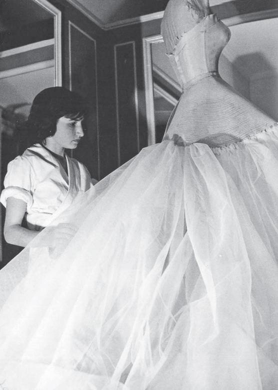 Иллюстрация к книге — Я – Кутюрье. Кристиан Диор и Я. [i_046.jpg]