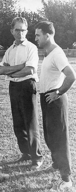 Иллюстрация к книге — Футбол сквозь годы [i_001.jpg]