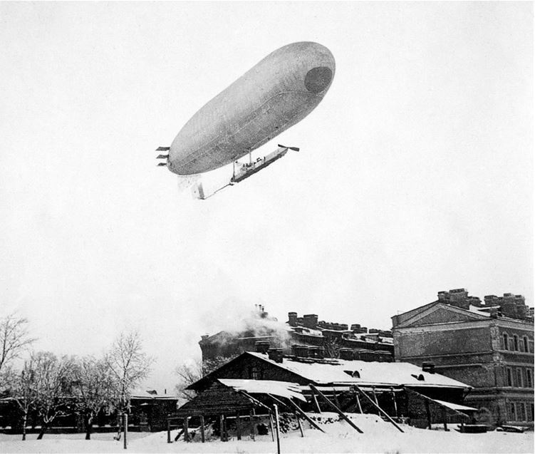 Иллюстрация к книге — Девятьсот часов неба. Неизвестная история дирижабля «СССР-В6» [i_003.jpg]