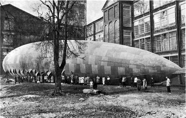 Иллюстрация к книге — Девятьсот часов неба. Неизвестная история дирижабля «СССР-В6» [i_008.jpg]