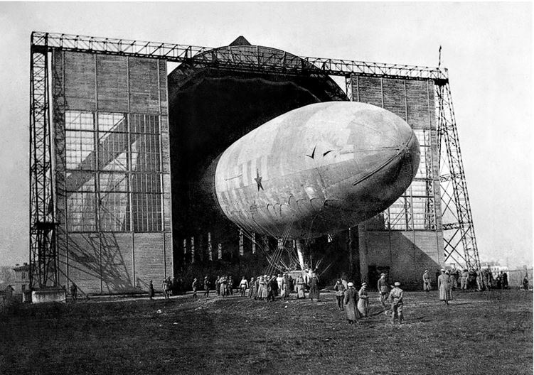 Иллюстрация к книге — Девятьсот часов неба. Неизвестная история дирижабля «СССР-В6» [i_009.jpg]