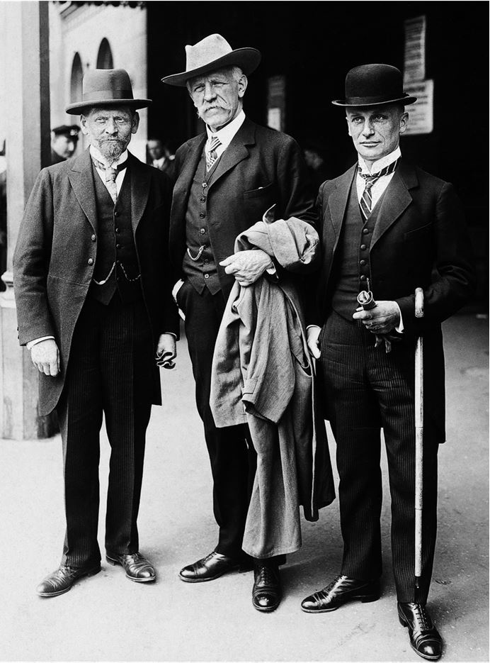 Иллюстрация к книге — Девятьсот часов неба. Неизвестная история дирижабля «СССР-В6» [i_010.jpg]