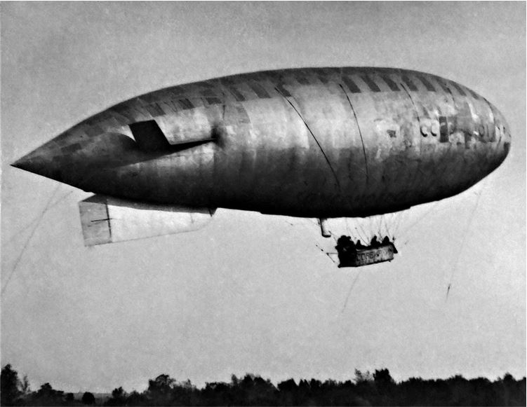 Иллюстрация к книге — Девятьсот часов неба. Неизвестная история дирижабля «СССР-В6» [i_022.jpg]