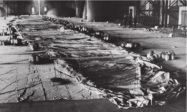 Иллюстрация к книге — Девятьсот часов неба. Неизвестная история дирижабля «СССР-В6» [i_036.jpg]