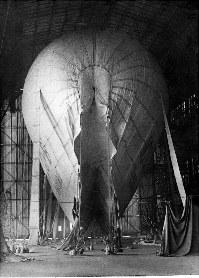 Иллюстрация к книге — Девятьсот часов неба. Неизвестная история дирижабля «СССР-В6» [i_043.jpg]