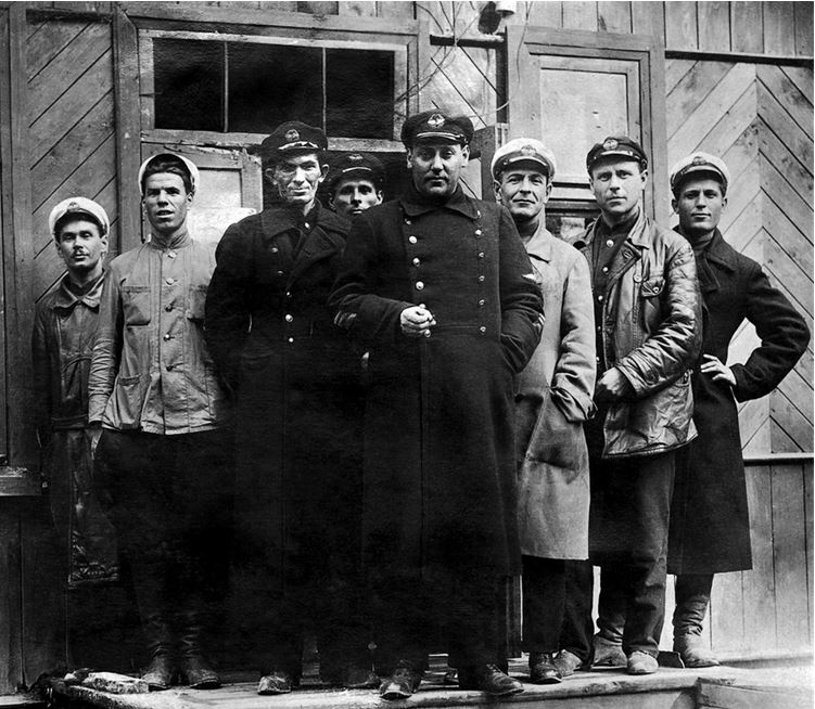 Иллюстрация к книге — Девятьсот часов неба. Неизвестная история дирижабля «СССР-В6» [i_082.jpg]