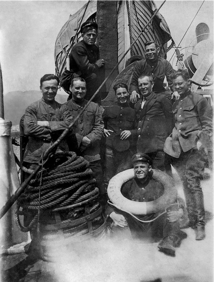 Иллюстрация к книге — Девятьсот часов неба. Неизвестная история дирижабля «СССР-В6» [i_087.jpg]