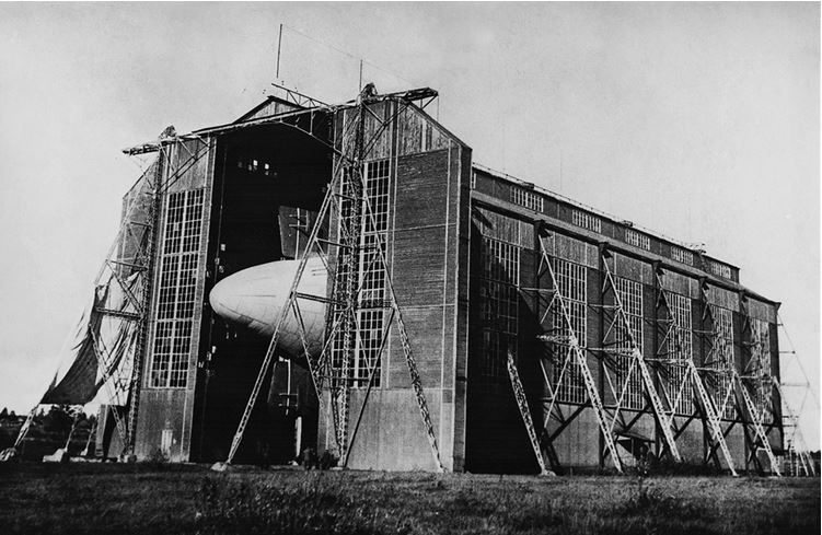 Иллюстрация к книге — Девятьсот часов неба. Неизвестная история дирижабля «СССР-В6» [i_093.jpg]