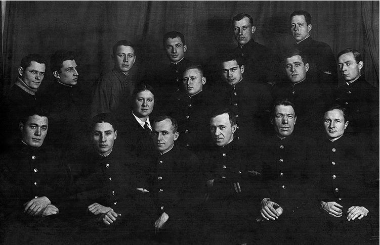 Иллюстрация к книге — Девятьсот часов неба. Неизвестная история дирижабля «СССР-В6» [i_111.jpg]