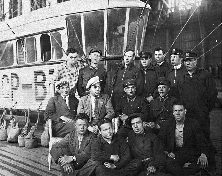 Иллюстрация к книге — Девятьсот часов неба. Неизвестная история дирижабля «СССР-В6» [i_116.jpg]