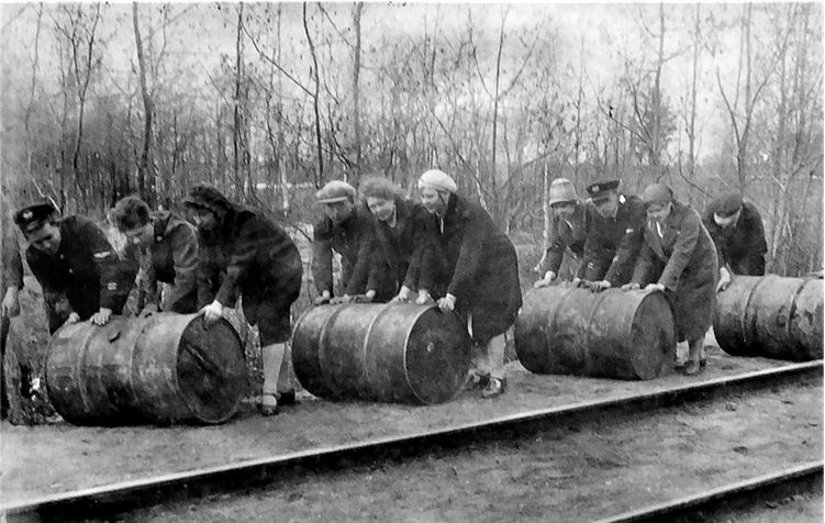 Иллюстрация к книге — Девятьсот часов неба. Неизвестная история дирижабля «СССР-В6» [i_126.jpg]