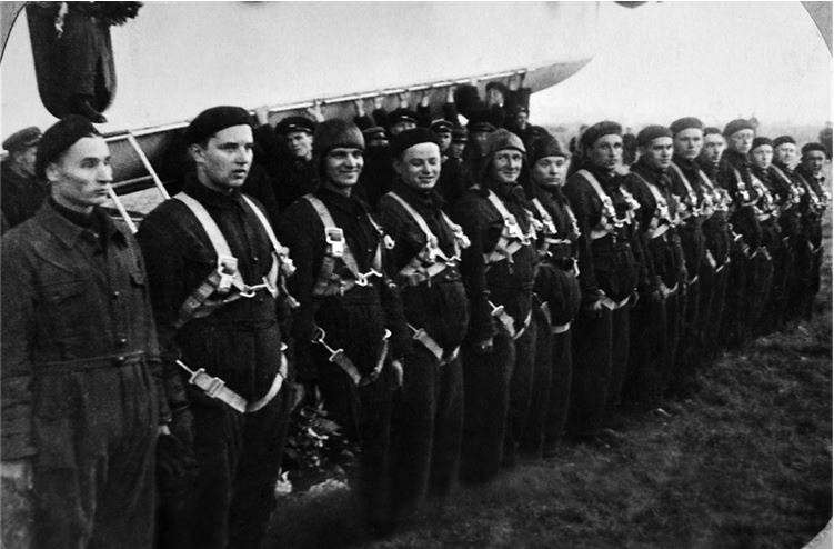 Иллюстрация к книге — Девятьсот часов неба. Неизвестная история дирижабля «СССР-В6» [i_132.jpg]