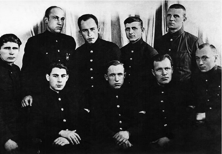 Иллюстрация к книге — Девятьсот часов неба. Неизвестная история дирижабля «СССР-В6» [i_137.jpg]