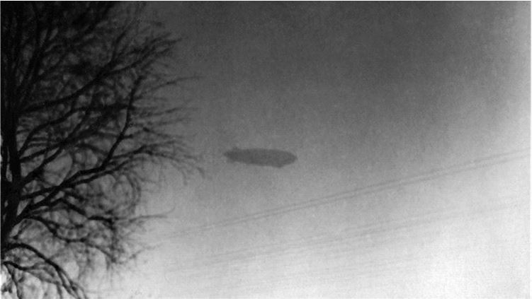 Иллюстрация к книге — Девятьсот часов неба. Неизвестная история дирижабля «СССР-В6» [i_156.jpg]